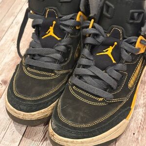 Jordan Kids Black and Yellow Sneakers